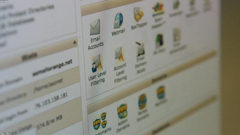 Diseño de página web en pantalla de computadora